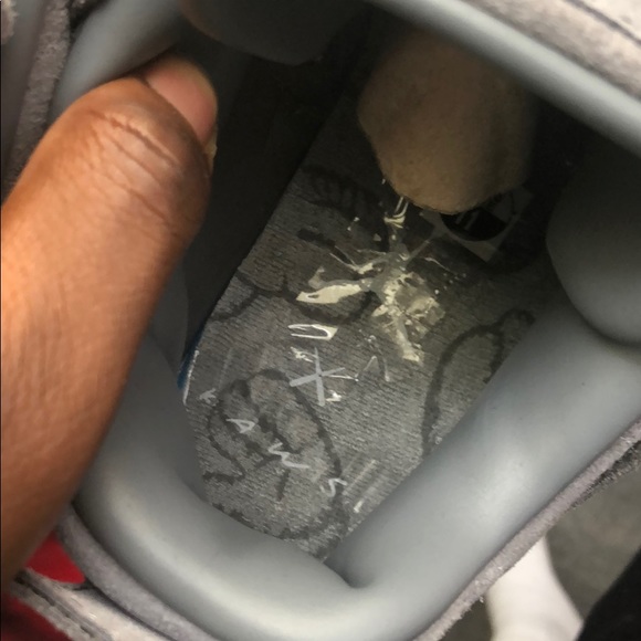 Kaws 4s - Picture 3 of 6